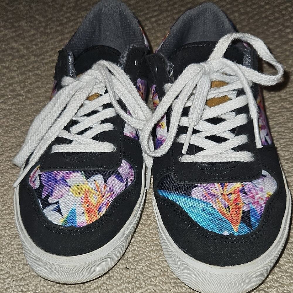 Inkkas Black and White Artistic Sneakers